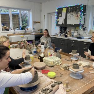 🌸 Mother’s Day Pottery Session – 15th March 🌸